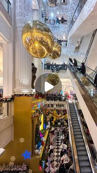 SALI | Content Creator on Instagram: "…And every weekend at 4pm until 22nd December.

Selfridges’ ultimate Christmas show is back - elevate your festive shopping experience with The Confetti spectacle in the Atrium. Santa, his trusty elves, and lively dancing cracker characters take center stage, accompanied by the King’s Voices Choir.

#londonspots #londonxmas #festivelondon 
#christmasinlondon #londonchristmas 
#londonspots #londonexperienes #Londonevents #thingstodoinlondon #placestovisitinlondon #thisislondon #Londonthingstodo #festivelondon #selfridges 
#festivelondon #Londonimmersiveexperience"