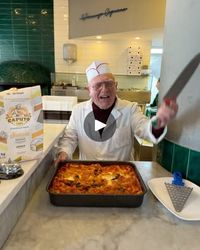 1.3M views · 1.3K comments | Lasagna Napoletana | Nelle case dei napoletani nel periodo di carnevale si prepara la tradizionale lasagna . Questa di nonno Enzo è quella classica napoletana, piena piena... | By Vincenzo Capuano | Neapolitan lasagna scary lasagna let's make some lasagna to make this Neapolitan lasagne my way one thing we take the ground we take some boiling bread ah okay we add it to the ground a little if not we just make bread and then meatball bread we put some Salt is enough, a little pepper instead of ragu it’s always ragu. I’d add a little basil. Betto two eggs plenty of comfort because parmesan is good for the bones start to mix and knead then meatballs you need garlic only that I don't put it because me and my grandson got the same one we don't like it and uncle see g