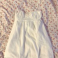 🛒 on Instagram: "The prettiest dress White linen underwire dress with pink bows and eyelet detail 🎀 Adjustable straps and zip THE prettiest dress looks even better in person #Coquette Lana vibes #Parisian #Pinterest #babydoll Free shipping Now on my depop link in bio 🩰"