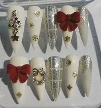 Get ready to dazzle this holiday season with our stunning Christmas Press On Nails! These festive nails are designed for easy application, allowing you to achieve a beautiful, salon-quality look right at home. Whether you're looking for holiday nails adorned with snowflake designs or classic Christmas red bows nails, our collection has everything you need to express your festive spirit. These glue on nails are perfect for any occasion, combining style and convenience with their durable gel finish. Plus, they make a fantastic gift for her, ensuring that your loved ones can also enjoy the magic of Christmas nail art. Elevate your winter nails with these stylish faux nails that offer a perfect blend of fun and elegance. Embrace the holiday cheer with our Xmas press on nails and turn heads whe