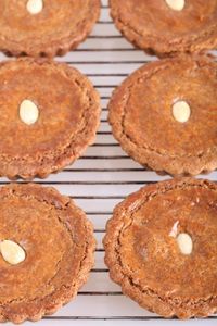 Speculaas Pies with cranberry