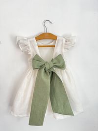 Milk baby dress boho linen flower girl dress. Infant milk boho dress is fastened on the back of a sage green bow-tie. Dress above the knee. Elegant and romantic boho dress is just perfect for first birthday outfit , white wedding, for photoshoot, dress for the first communion . Fabric -High quality linen 100% - Soft Lined  - 100% cotton The dress is not enlightened. - Standart Delivery to USA about 20 business days. - Delivery in USA 14-16 days. - Express delivery DHL 7-12 days. - Delivery Europ