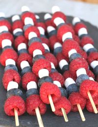 To all my American friends and followers, Happy 4th of July! I hope you enjoy the celebrations and all that amazing food and drink you guys are so well known for. Whilst it will be business as usual in the UK on the 4th of July, we will be getting in the spirit of things with these Fruit Kabobs. All we need to do now is decide which way we want to have the chocolate orange sauce! #4thofjulyparty #4thofjulyfood #fruitkabobs #fruitkebabideas #fruitskewers