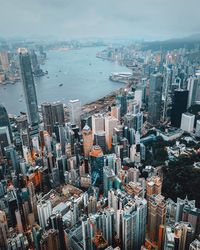 Looking out over Hong Kong always makes me wonder in awe how humans could have built it all 🏙 I’m headed back to Boston for now but I’ll…