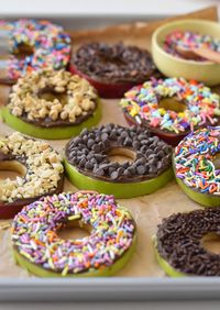 These easy, no bake apple donuts are the perfect after school snack for kids, full of healthy and good-for-you ingredients.