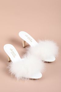 WHITE FEATHER SLIPPERS, BRIDAL SLIPPERS, FEATHER HEELS, MARABOU SLIPPERS, WOMEN'S BOUDOIR SLIPPERS, WEDDING SLIPPERS, BRIDE SLIPPERS, BRIDE GIFT Where Comfort Meets Elegance: Eleanor Louise Marabou Feather Slippers Crafted step by step with the finest marabou feathers and premium-grade satin and leather, these slippers combine comfort and sophistication. Meticulously chosen materials and the expertise of artisans are evident in every detail. While the marabou feathers add an extraordinary touch