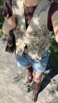 vintag tapestry vest aritzia brown tee levi’s 501 shorts brown frye boots vintage locket 70s leather celine bag outfit inspo