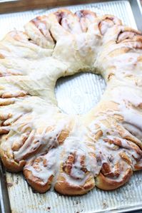 Christmas Wreath Cinnamon Rolls - 365 Days of Slow Cooking and Pressure Cooking