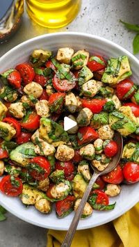 Eating Healthy on Instagram: "AVOCADO CAPRESE SALAD!😍 by @kalefornia_kravings
.
A fun spin on classic caprese!🥰 Featuring sweet cherry tomatoes, mozzarella balls, creamy avocado & fresh basil all tossed with olive oil & homemade balsamic glaze.🤤 It’s quick, easy & bursting with flavor! Easily served as an appetizer or side dish!😉
.
Click the link in her bio⬆️ & search “Avocado Caprese Salad” in the search bar.
.
What you’ll need:
Cherry tomatoes
Mozzarella balls
Avocado
Fresh basil
Olive oil (Quality olive oil is the key!)
Balsamic glaze (store bought or homemade)
Salt
Cracked black pepper"