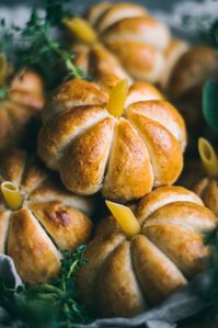 These VEGAN Pumpkin Shaped Rolls are soft, creamy and are a beautiful addition to special dinner tables!