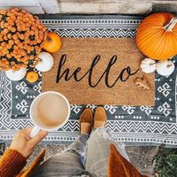 This feels so cozy. 😍 📷: @lifewithjordans #porchdecor #porches #doormats #mats #falldecor #fall #autumn