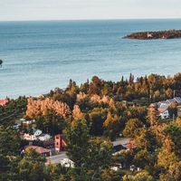 Autumn whispers her arrival... 📸 Alexis Dahl 📍 Copper Harbor, MI