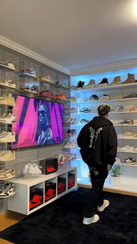 Sneaker walls organization