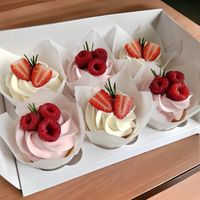 Pre-order 1 day in advance Airy vanilla biscuit, a delicate cream cheese frosting, filling made of berry confit, and fresh berry decorations. Individual customization for the cupcakes is also possible.