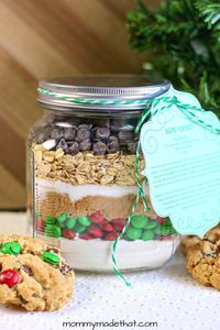 Such a cute Christmas Gift! Mason jar cookie mix.