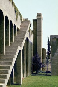 Inside Ricardo Bofill’s Muse and Fortress Cement Factory - gestalten