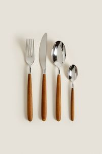 Set of stainless steel cutlery with a maple wood handle. The set includes 4 pieces: a fork, knife, spoon and dessert spoon.