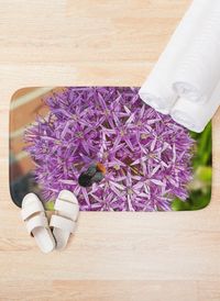 You can find this bath mat at redbubble. Badematte mit Zierlauch und einer Hummel bei der Arbeit. # bath mat # Badematte # modern bathroom # modernes Badezimmer # flower design # Blumen design # flower lovers # Blumenliebe # bloomy bathroom # ninaeva # redbubble #