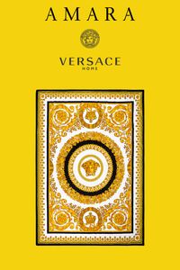 Dry off in style with this Crete De Fleur beach towel from Versace Home. Made from 100% cotton, it features one of Versace’s most distinctive motifs, the iconic Medusa head. In a rich gold colourway, it adds the right amount of luxury to your beachside style.