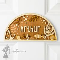 Create a mystical deep sea world with our Under the Sea Door Plaque. It can be personalised with a name of your choice and looks fantastic on the door to kids' rooms and nurseries. For a small additional charge, we can include Command hanging strips and instructions for them. Intricately engraved and laser cut from layers of cherry wood veneer, poplar plywood and then finished by hand. Dimensions: 19.2 cm x 10.5 cm x 0.7 cm (W x H x D) I am a decoration, NOT A TOY, so please keep out of reach of