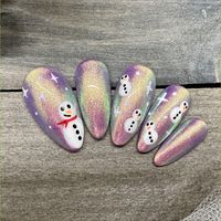 Greetings! With the autumn sun shining bright, it’s a fantastic time to explore some new nail art that complements the season. Join me as we look at some aesthetic autumn nail ideas that are as fun as they are stylish. 15 Stunning Autumn Nails Inspirations These nails boast a vivid array of orange and black