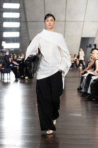 Harunobumurata Tokyo Spring 2025 https://www.vogue.com/fashion-shows/tokyo-spring-2025/harunobumurata/slideshow/collection#23