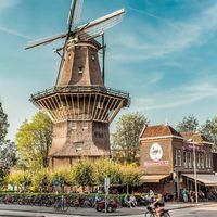 Esther | Your Dutch Guide op Instagram: "Can you believe this stunning windmill is only located just outside of the city centre of Amsterdam? Wait, it gets better! It's also the…"