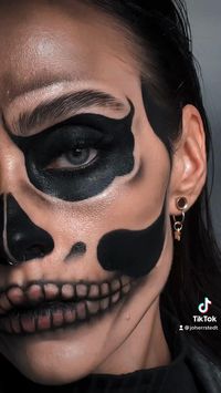 #halloween #halloweenmakeup #halloweencostume #halloweenideas #skullmakeup #skull #skeleton #skeletonmakeup #spookyseason #spooky #americanhorrorstory #makeup #mua #makeupartist #makeupaddict #darkaesthetics