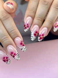 #zebraprint #zebranaila #flowernails #animalprint