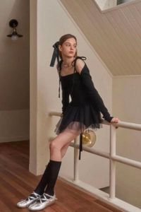 Looking for the best balletcore outfits inspiration and the best fashion tips on how to wear the balletcore trend? Check this post for the expert tips on how to wear this balletcore aesthetic trend.