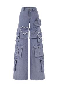 Ce pantalon cargo en denim de confection suprême présente une silhouette large et des poches à rabat utilitaires, ainsi que des accents vieillis et une fermeture boutonnée classique à la taille basse.   - Pantalon large  - Poches utilitaires à rabat  - Détails déchirés  - Fermeture à bouton  - Taille basse  - Fidèle à la taille  - Fabriqué à la main en Turquie  - 37%CO 27%RCO 27%PRC 7%RCP 2%EL  - Le mannequin porte une taille 36