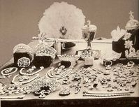 the delicate diamond and pearl tiara third in from the left in the 1925 line up.