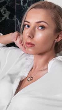 “Heavy silver and freshwater pearls takes me back to the 60’s” – Efva Attling. Necklace in recycled sterling silver with a freshwater pearl. Find your perfekt necklace over at the Efva Attling Webshop.