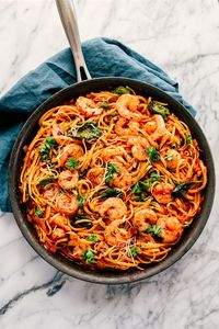 Creamy Garlic Shrimp Pasta! Easy family meal in just 30 minutes! #thefoodcafe #shrimp #pasta #30minutemeal #shrimppasta #garlicshrimp