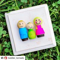 66 Likes, 4 Comments - 🎨🖍✂️ Get Creative With... 🎨🖍✂️ (@get.creative.with) on Instagram: “We adore this family keepsake that Sara from @toddler_tornado and her family who came together to…”