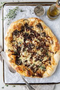 morel pizza with fontina and crispy shallots - With Spice