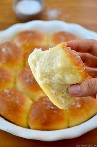 Soft and buttery Easy Homemade Dinner Rolls are the perfect addition to your Thanksgiving menu! justataste.com #recipes #thanksgivingrecipes #thanksgiving #sidedish #dinnerrolls #bread #breadrecipes