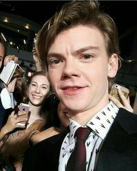 :) thomas brodie-sangster