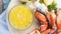 Easy Drawn Butter for Seafood (Tasty, Buttery Dipping Sauce Recipe)