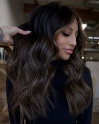 Reverse balayage: the dark side of the balayage hair technique. Lowlights and root blending add dimension back to your hair. Check out 17 styles and a DIY tutorial. Click the article link for more photos and inspiration like this // Photo Credit: Instagram @angela_doeshair // #balayage #balayagehair #brownreversebalayage #darkreversebalayage #reversebalayage #reversebalayageblonde #reversebalayagebrunette #reversebalayagelighttodark