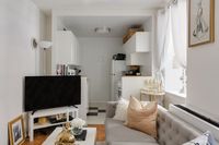 House Tour: A "Traditional Glam" Manhattan Rental Apartment | Apartment Therapy