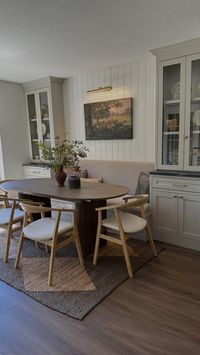 Cozy moments in our dining nook ✨🍂 Looking for inspiration & how to decorate your home to feel peaceful & cozy? Follow & save for more! 🤎 Comment "dining room" for a link to shop this room✨ • • • • • • • #neutralhome #diningroom #homerenovation #homestyling #cottagecore #heritagehomestead #vintagemofern #modernorganic #picturelight #homeinspo #diningroomdecor #diningroomdesign #diningroomideas #diningroominspo #organic #transitionaldesign #transitionalstyle