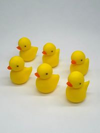 handmade edible set of 6 little ducks, made from fondant icing,  edible glue and food colouring.  Please allow 7 days drying time for this item.  WARNING MAY CONTAIN TRACES of NUTS.