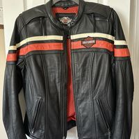 Harley-Davidson Leather Riding Jacket Womans Medium 98198-11vw Rn103819 In Excellent Used Condition. It Would Be A Great Addition To Any Harley Collection And Sure To Please. Perfect For All Year Long.