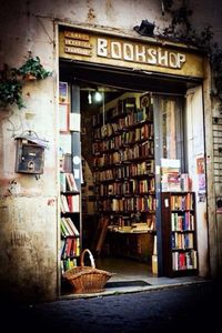 This #bookshop is real. It's in Rome, at Via della Lungaretta 23 (Trastevere)