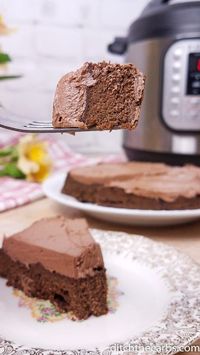 A delicous low-car Instant Pot chocolate cake for special occasion or just treat! #lowcarbinstantpotchocolatecake #instantpot #ditchthecarbs #lowcarb #keto #glutenfree #sugarfree #healthyrecipes #familymeals