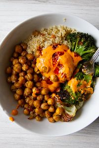 This smooth, delicious vegan roasted red pepper sauce is great as a pasta sauce, a veggie dip, or added to your favorite grain bowl! Make it as spicy as you (or not) like in minutes with only a handful of ingredients and your blender!