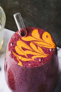 A delicious, refreshing smoothie that is bursting with juice blueberries, tart lemon, and tastes like fresh baked pie?! Sign me up! This Blueberry Lemon