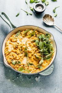 A Vegan Mac and Cheese that you don't need to feel guilty about! This healthy mac and cheese is packed with veggies like butternut squash, and it's so delicious that you'd never know. Plus, it's ready in under 30 minutes from start to finish! #vegan #vegetarian #macandcheese #butternutsquash #healthydinner #30minutemeal