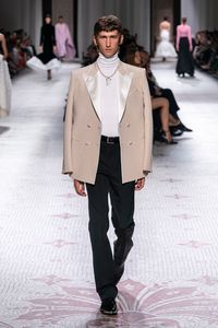 Givenchy Fall 2019 Couture Fashion Show Collection: See the complete Givenchy Fall 2019 Couture collection. Look 13